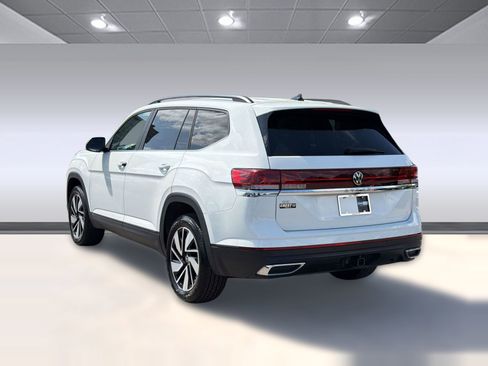 Used 2024 Volkswagen Atlas SE image 3