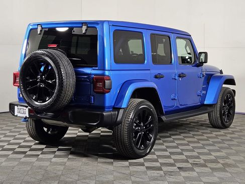 Used 2023 Jeep Wrangler Unlimited Sahara w/ Cold Weather Group image 5