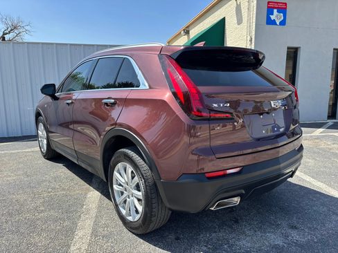 Used 2022 Cadillac XT4 Luxury w/ Cold Weather Package FWD image 4
