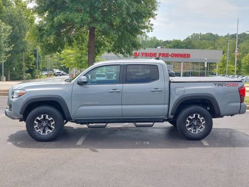 Used 2019 Toyota Tacoma TRD Off-Road w/ Technology Package AWD/4WD image 10