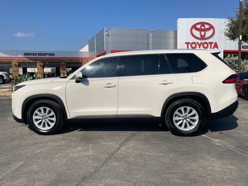 Certified 2024 Toyota Grand Highlander XLE image 8