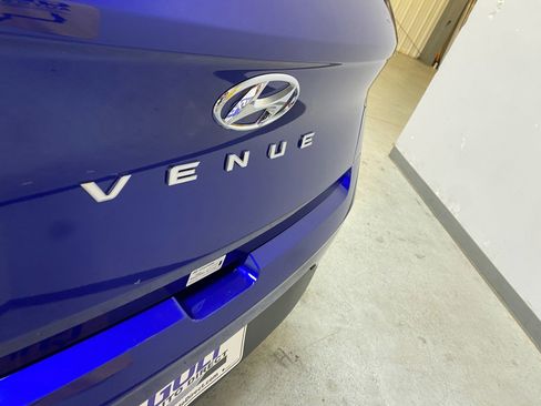 Used 2025 Hyundai Venue SEL FWD image 16