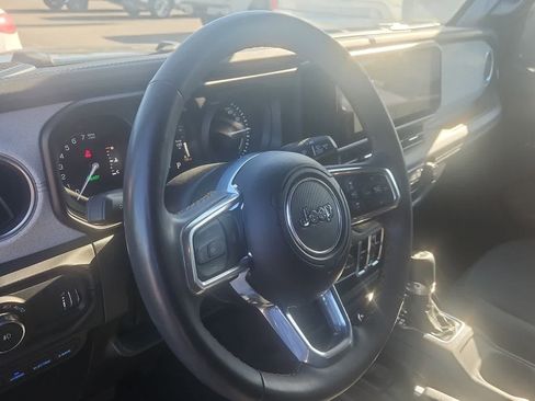 Used 2024 Jeep Wrangler Unlimited Sahara AWD/4WD image 2