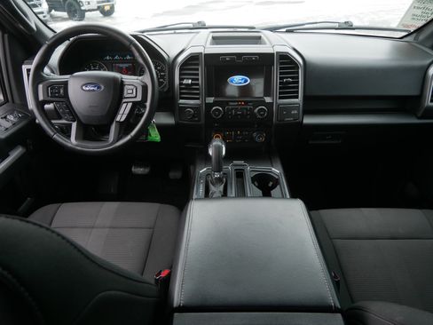 Used 2017 Ford F150 XLT w/ Equipment Group 302A Luxury image 10