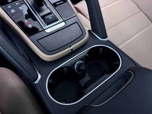 Certified 2022 Porsche Cayenne Turbo S AWD/4WD image 23