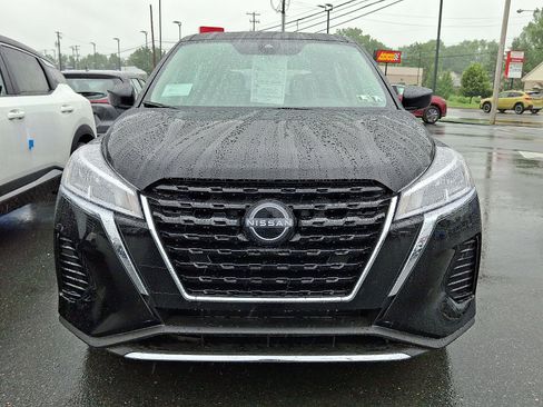 New 2025 Nissan Kicks Play S image 2