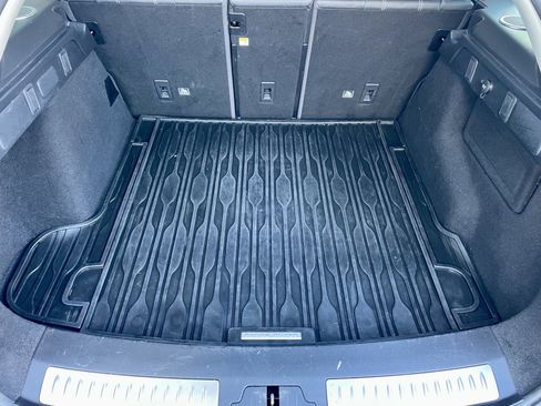 Used 2020 Land Rover Range Rover Velar S image 34