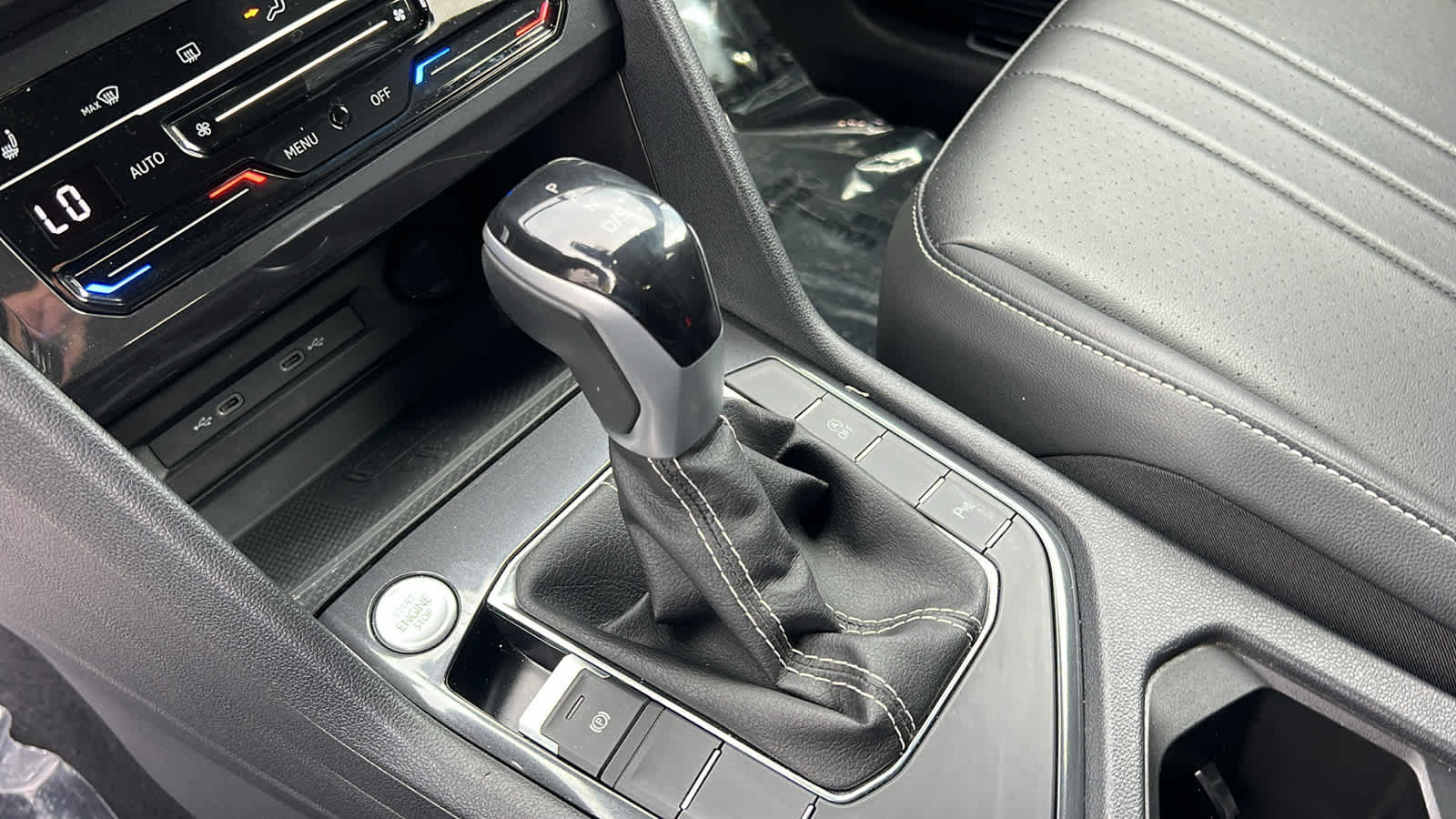 Certified 2023 Volkswagen Tiguan SE R-Line FWD image 13