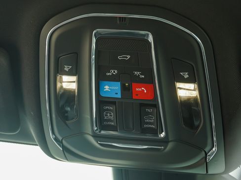 Used 2024 Jeep Grand Cherokee L Altitude AWD/4WD image 35