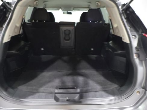 Used 2017 Nissan Rogue SV AWD/4WD image 4