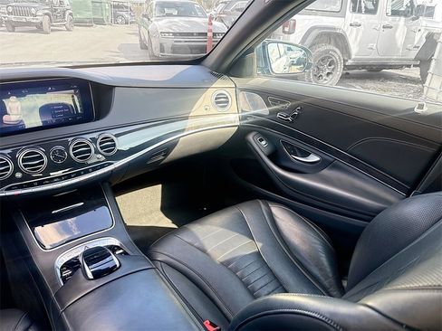 Used 2020 Mercedes-Benz S 560 Sedan image 27