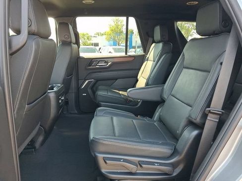 Used 2025 GMC Yukon Denali AWD/4WD image 17