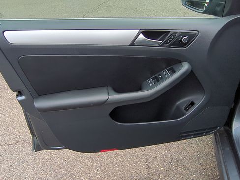 Used 2013 Volkswagen Jetta SE image 9