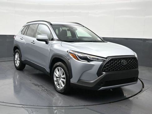 Used 2024 Toyota Corolla Cross LE image 8