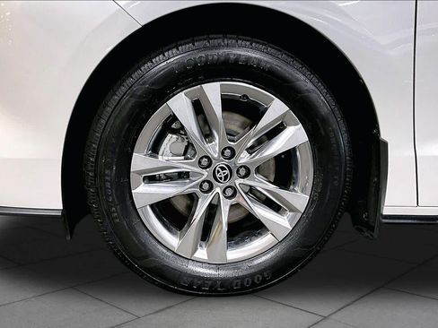 Certified 2023 Toyota Sienna Limited AWD/4WD image 11