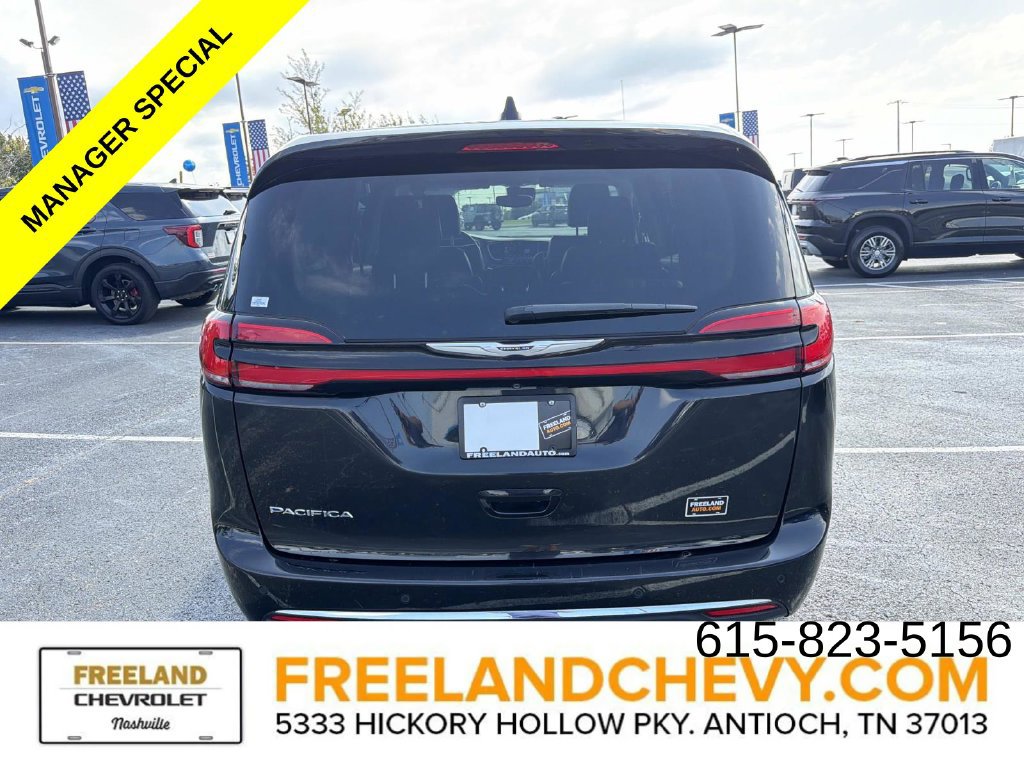 Used 2023 Chrysler Pacifica Touring-L FWD image 4