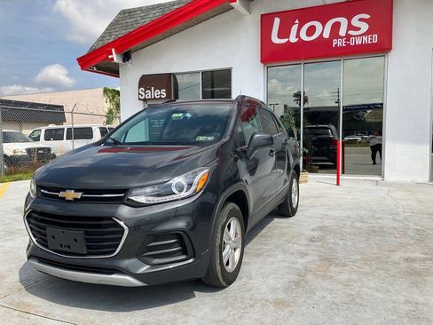 Used 2017 Chevrolet Trax LT w/ LT Convenience Package AWD/4WD image 7