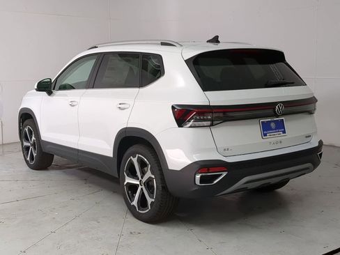 New 2025 Volkswagen Taos SEL image 4