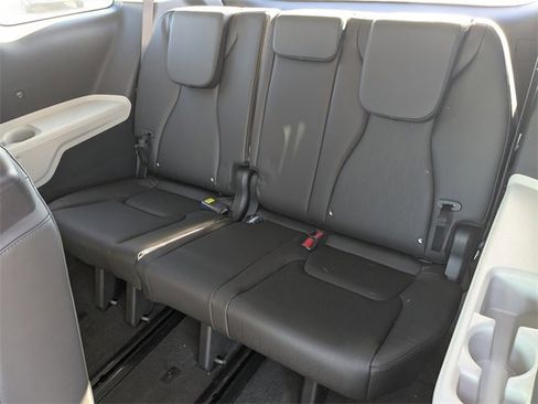 Certified 2024 Kia Carnival LX image 15