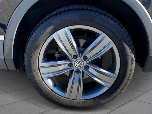 Used 2019 Volkswagen Tiguan SEL Premium image 10