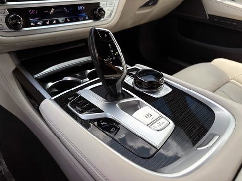 Used 2021 BMW 750i xDrive w/ Executive Package AWD/4WD image 26