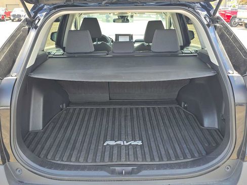 Used 2021 Toyota RAV4 XLE w/ XLE Grade Weather Package AWD/4WD image 14