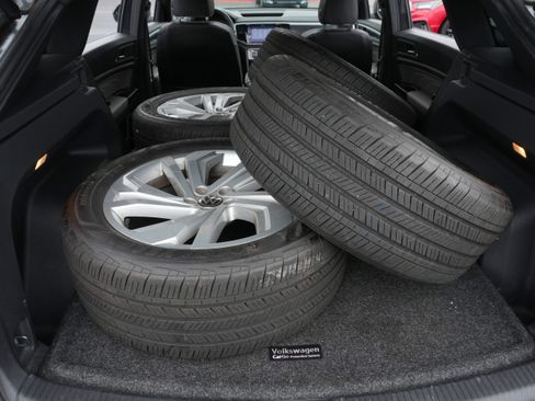 Used 2021 Volkswagen Atlas Cross Sport SEL AWD/4WD image 37