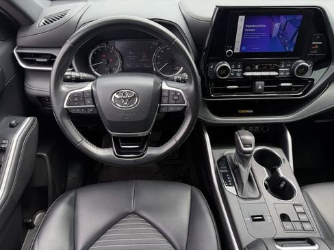 Used 2023 Toyota Highlander XSE image 12