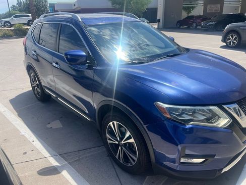 Used 2018 Nissan Rogue SL w/ Premium Package FWD image 3