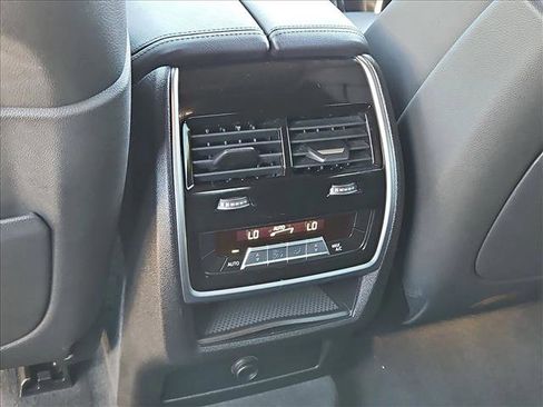 Used 2021 BMW X6 xDrive40i w/ M Sport Package AWD/4WD image 17