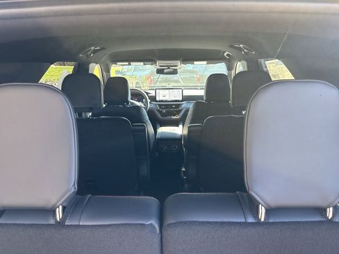 New 2026 Ford Explorer ST-Line w/ ST-Line Street Pack image 13