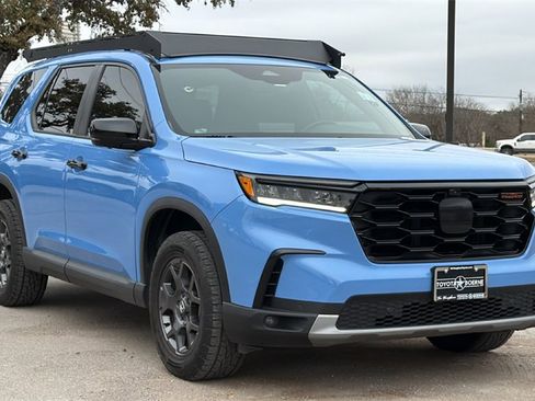 Used 2024 Honda Pilot TrailSport image 3