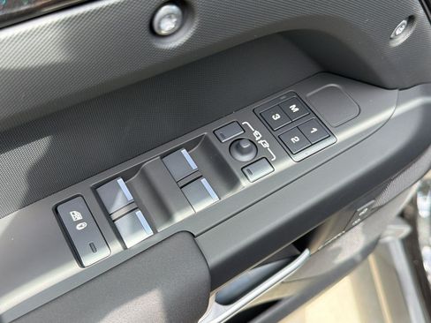 New 2026 Land Rover Defender 110 S AWD/4WD image 15