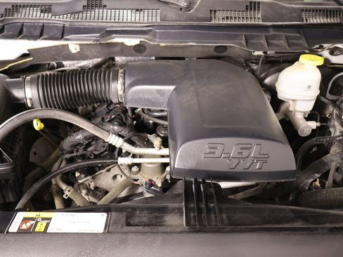 Used 2023 RAM 1500 Classic SLT w/ Electronics Group AWD/4WD image 18