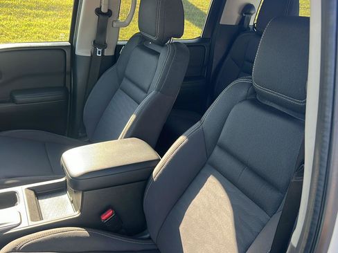 Used 2022 Nissan Frontier SV w/ Technology Package RWD image 28