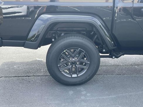 New 2025 Jeep Gladiator Sport image 34
