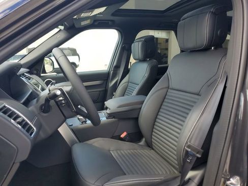 New 2025 Land Rover Discovery Dynamic SE image 19