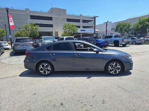 Used 2021 Kia Forte LXS FWD image 4
