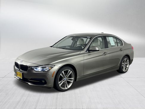 Used 2018 BMW 330i xDrive Sedan w/ Premium Package image 3