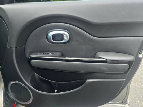 Used 2018 Kia Soul ! FWD image 15