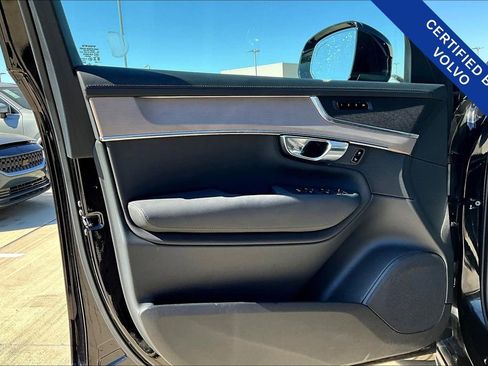 Used 2025 Volvo XC90 B6 Plus image 23