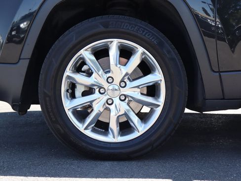 Used 2014 Jeep Cherokee Limited w/ Luxury Group AWD/4WD image 25