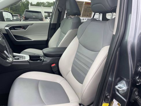 Used 2021 Toyota RAV4 XLE Premium AWD/4WD image 20