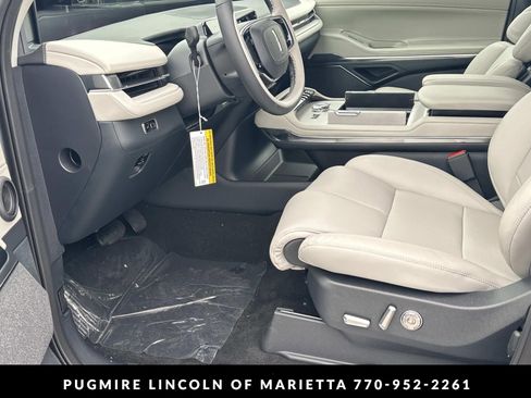 New 2026 Lincoln Navigator L Reserve AWD/4WD image 9