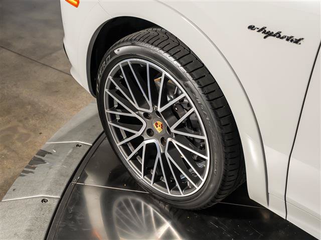 Certified 2023 Porsche Cayenne Platinum Edition AWD/4WD image 15