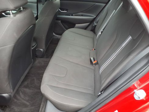 Used 2023 Hyundai Elantra SEL w/ Convenience Package FWD image 6
