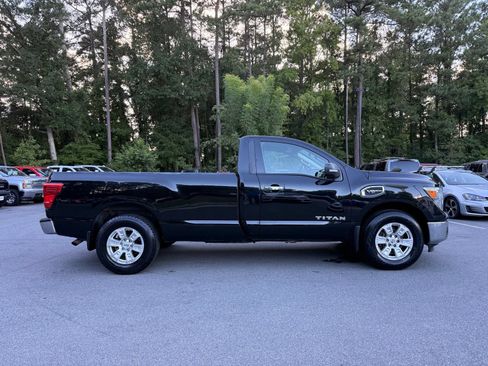 Used 2017 Nissan Titan SV RWD image 5