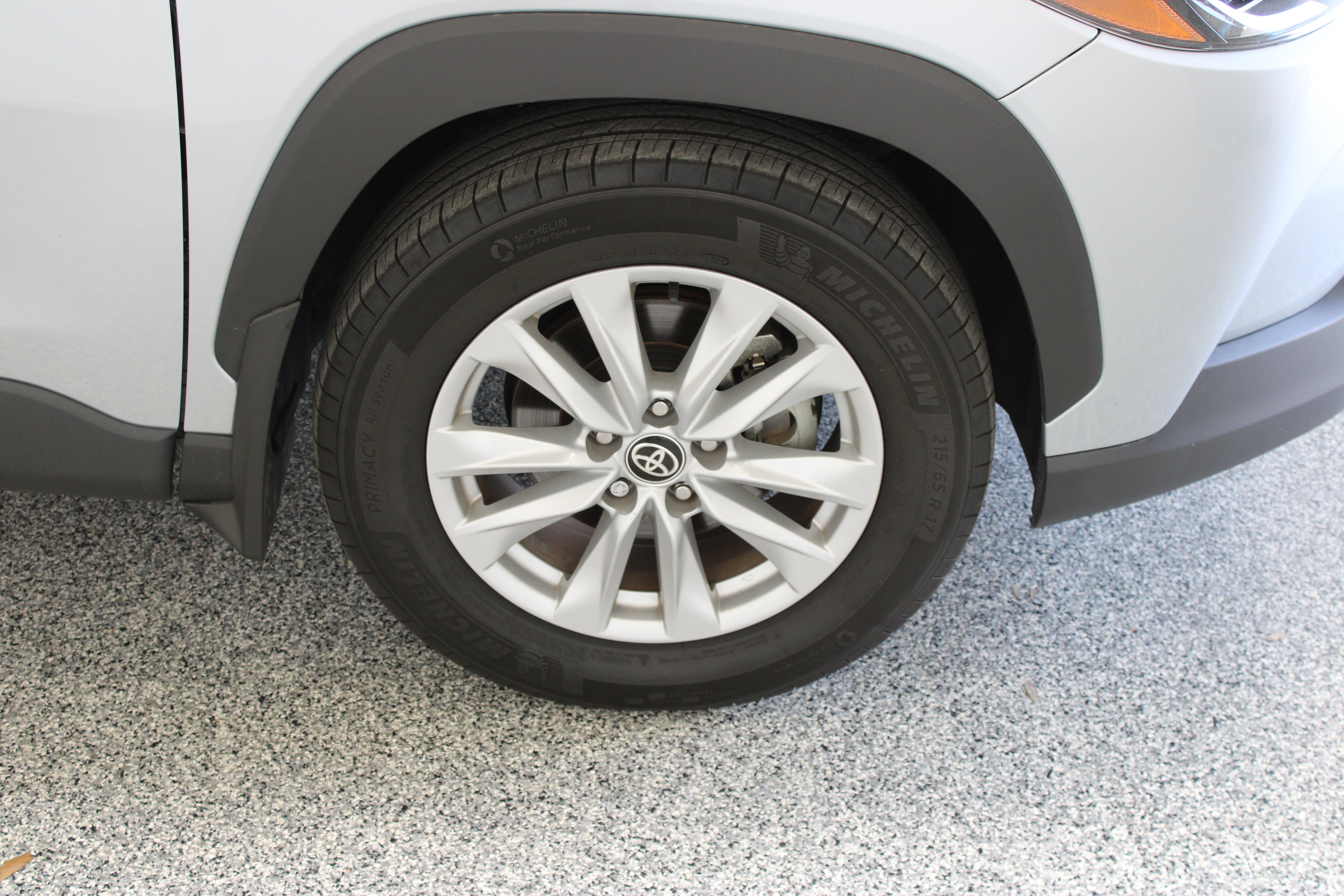 Used 2024 Toyota Corolla Cross LE FWD image 5