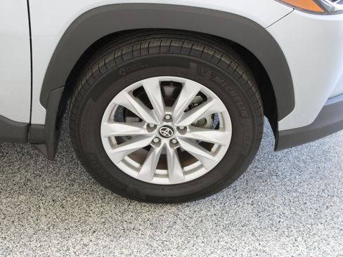 Used 2024 Toyota Corolla Cross LE FWD image 5