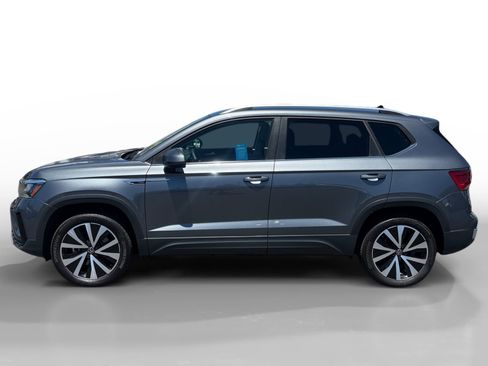 Used 2023 Volkswagen Taos SE FWD image 2